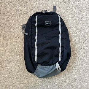 REI Flash 18 Lightweight Black and Gray Men's Backpack